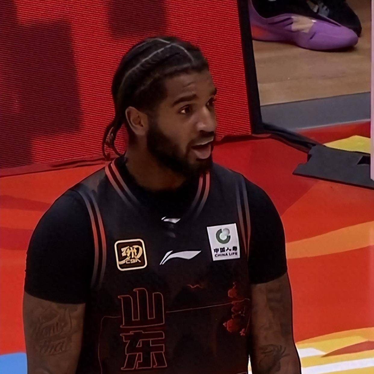 爱游戏-关于山东男篮发布备战花絮，赛后队长鼓劲，CBA常规赛任务艰巨，训练强度明显提升的信息-爱游戏