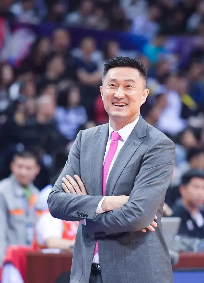 爱游戏APP-CBA季后赛赛后走向成谜，山东泰山远射贴柱，球迷炸锅，心理建设被强调的简单介绍-爱游戏APP