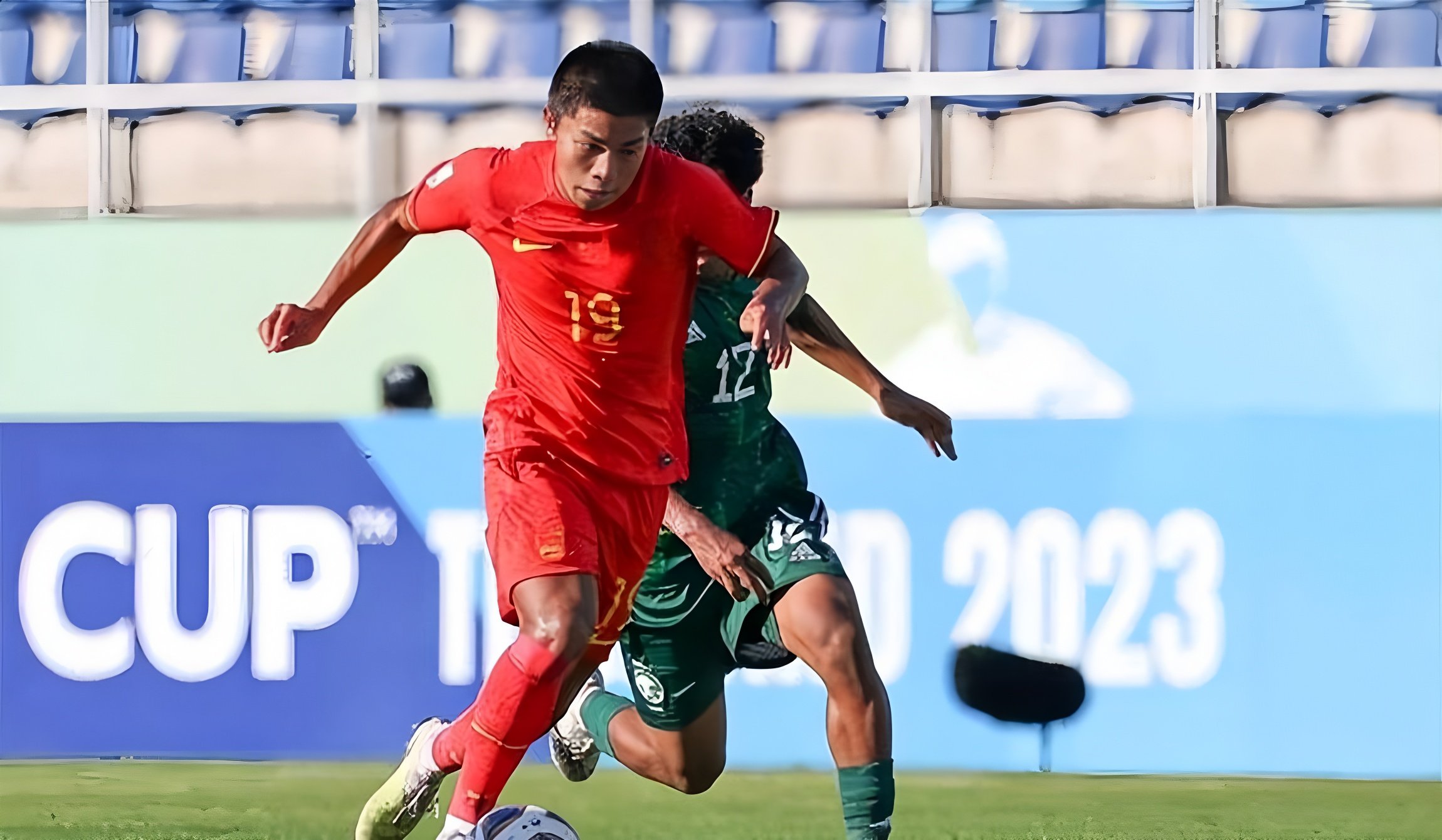 拜仁慕尼黑官宣签约备战NBA常规赛凯恩在TL比赛中关键助攻，埃因霍温今夜官宣签约直接炸裂